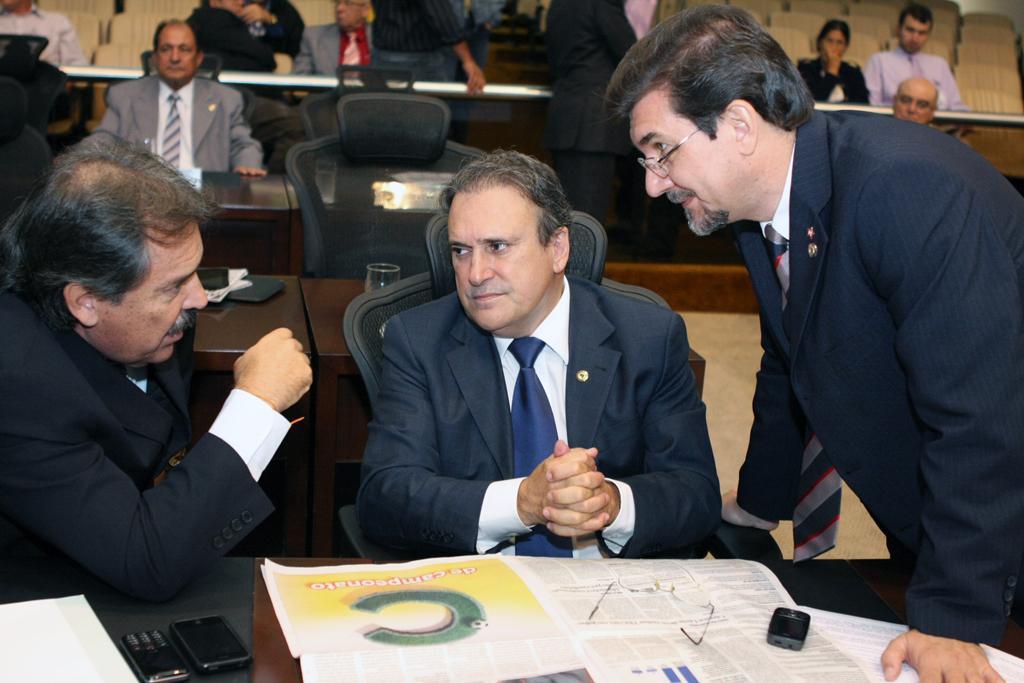 Imagem: Deputados receberam os projetos do TJ/MS e do MPE nesta terça-feira.