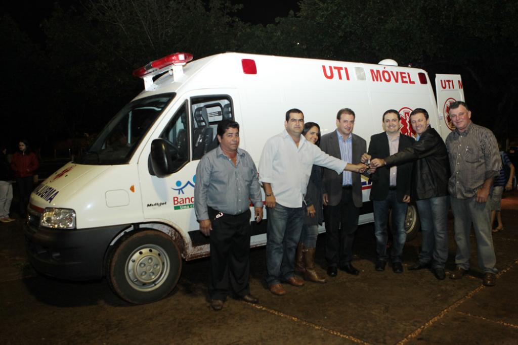 Imagem: Deputado Marcio Fernandes entrega chaves da UTI Móvel
