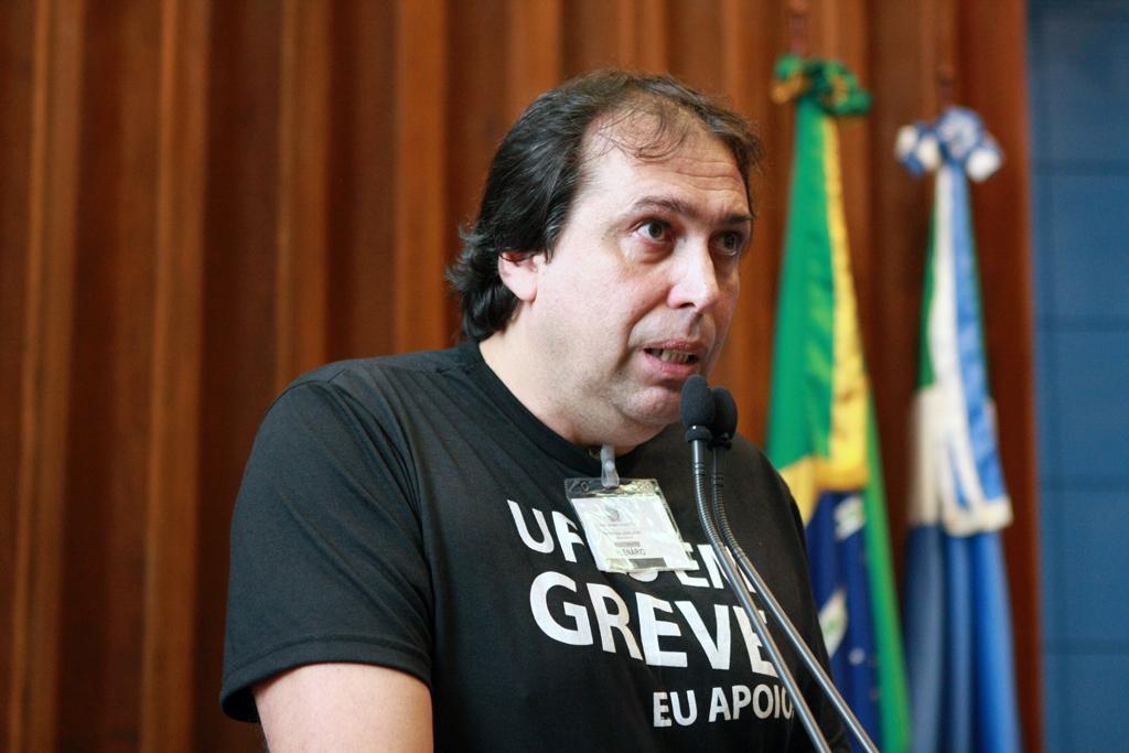 Imagem: O professor André Malina disse que 59 universidades brasileiras estão em greve.