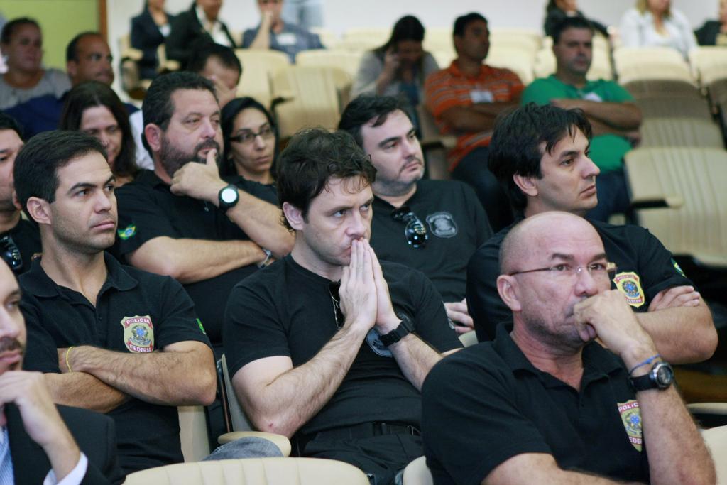 Imagem: Policiais federais que estão em greve vieram até a Casa de Leis, ontem, para pedir apoio dos deputados.