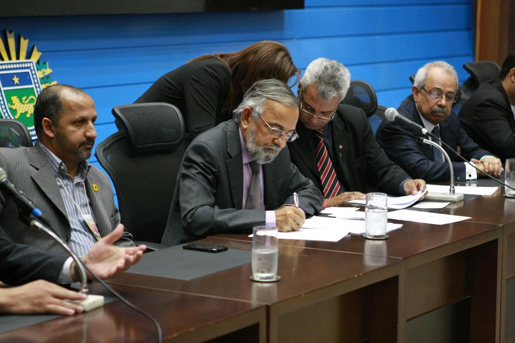 Imagem: PEC 24 é de autoria do senador João Capiberibe, ao centro na Mesa Diretora.