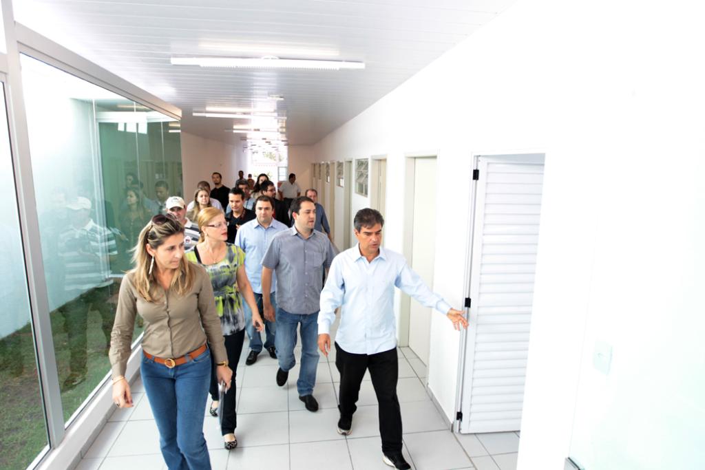 Imagem: Prefeito e Marcio Fernandes também visitaram Posto de Saúde na Vila Carvalho