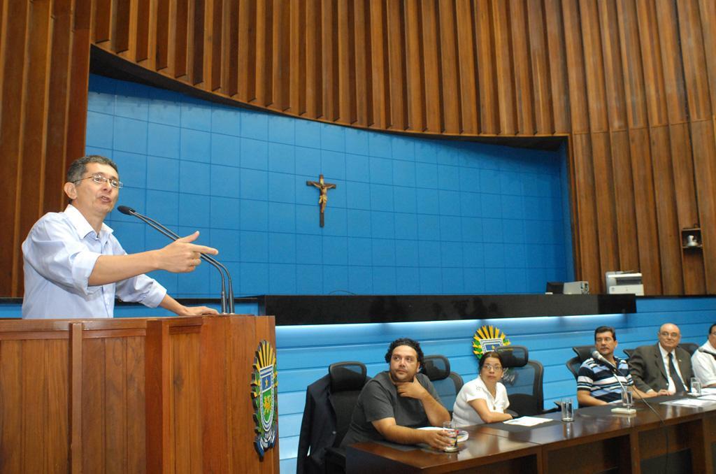 Imagem: Professor Paulo Paes discursou durante audiência e expôs realidade das universidades federais.