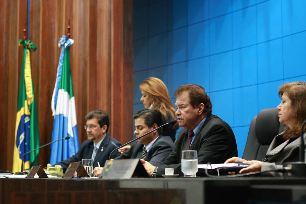 Imagem: Deputados analisaram a proposta da deputada Dione Hashioka e emitiram parecer favorável.