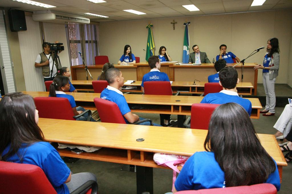 Imagem: Sessão do Parlamento Jovem foi realizada no plenarinho Nelito Câmara.