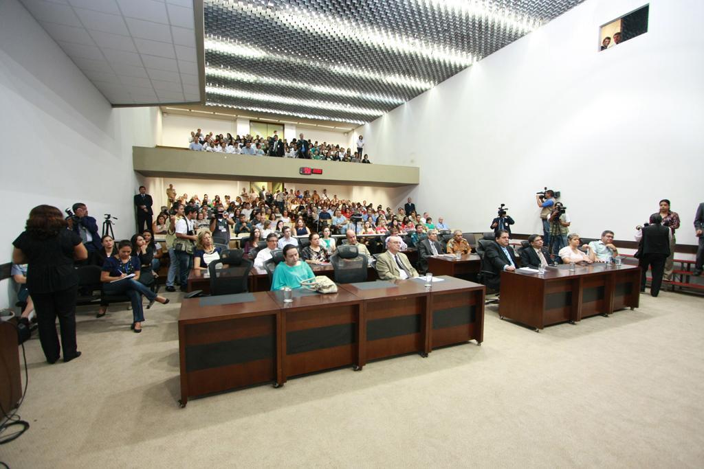 Imagem: Plenário Júlio Maia lotado na abertura da Semana Nacional do Trânsito.