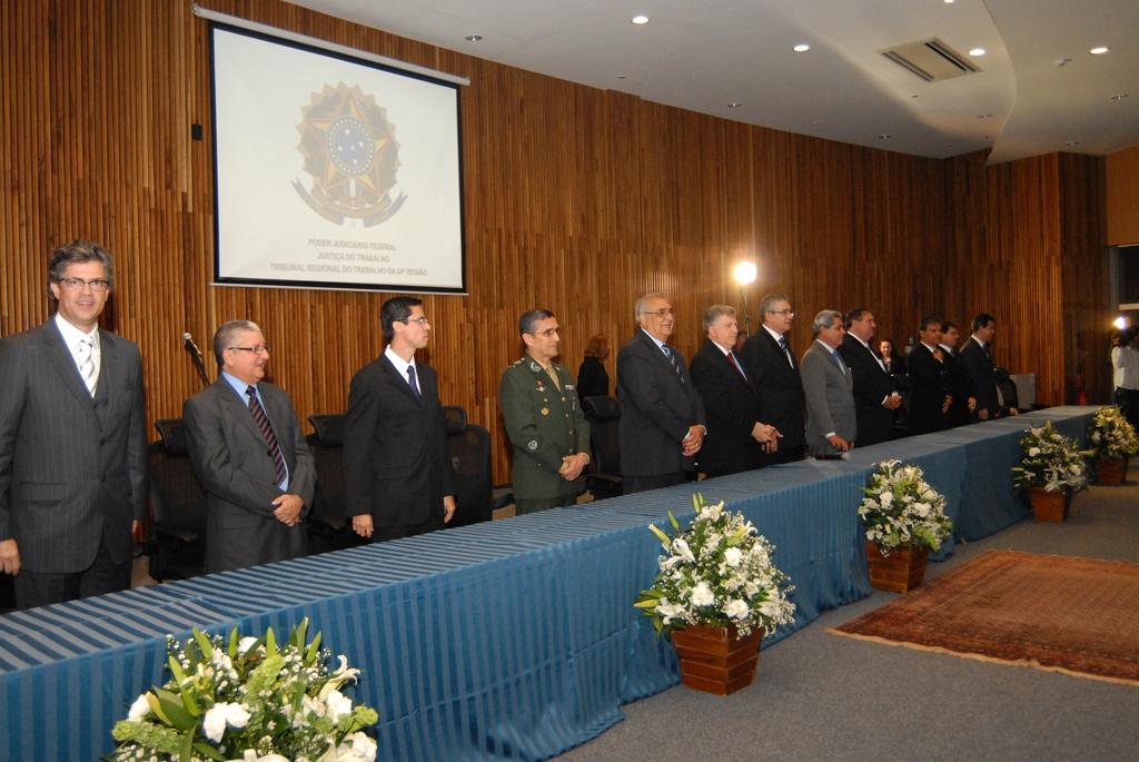 Imagem: Solenidade de inauguração do novo prédio do TRT/MS contou com as presenças do deputado Jerson Domingos e o governador André Puccinelli, entre outros.