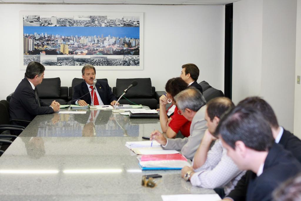 Imagem: CCJR antecipou reunião para o período matutino, na sala da Presidência.