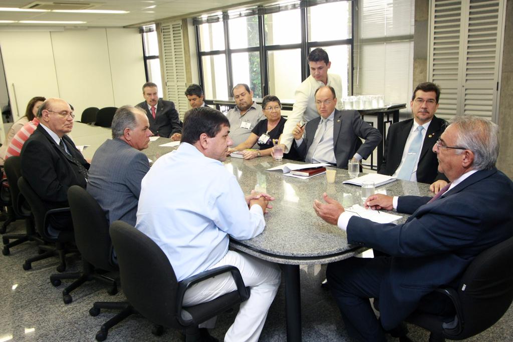 Imagem: Jerson Domingos recebeu a Fetems na Presidência da Assembleia Legislativa.