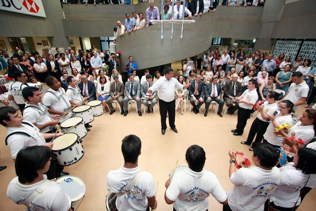 Imagem: Banda Down Rítmica da Fundação Juliano Varela se apresentou no saguão do Legislativo.