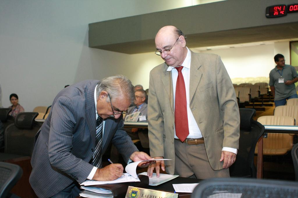 Imagem: Deputados Jerson Domingos e Laerte Tetila são autores da lei.