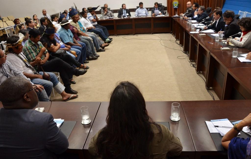 Imagem: Líderes indígenas participaram da reunião com comitiva do Governo Federal.