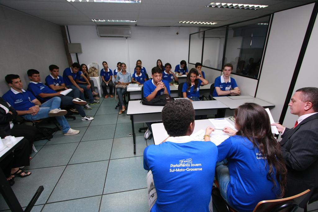 Imagem: Última sessão de 2012 do Parlamento Jovem foi realizada na sala do Interlegis.