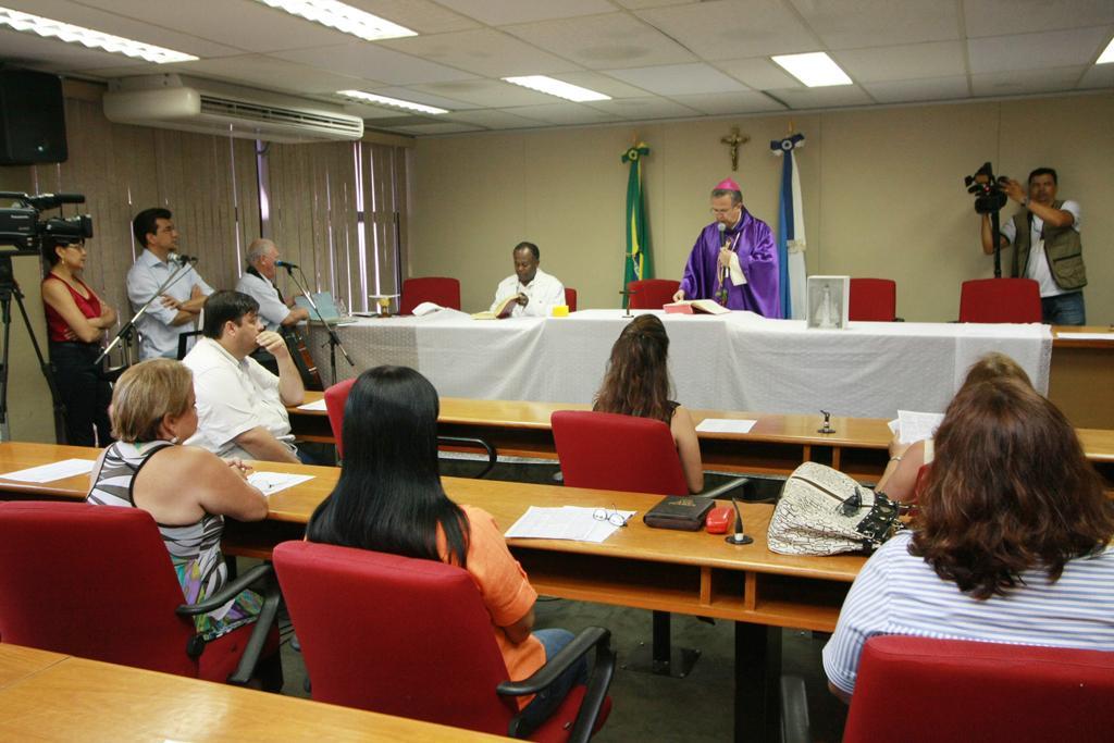 Imagem: Santa Missa celebrada por Dom Dimas Lara aconteceu no plenarinho da Casa.