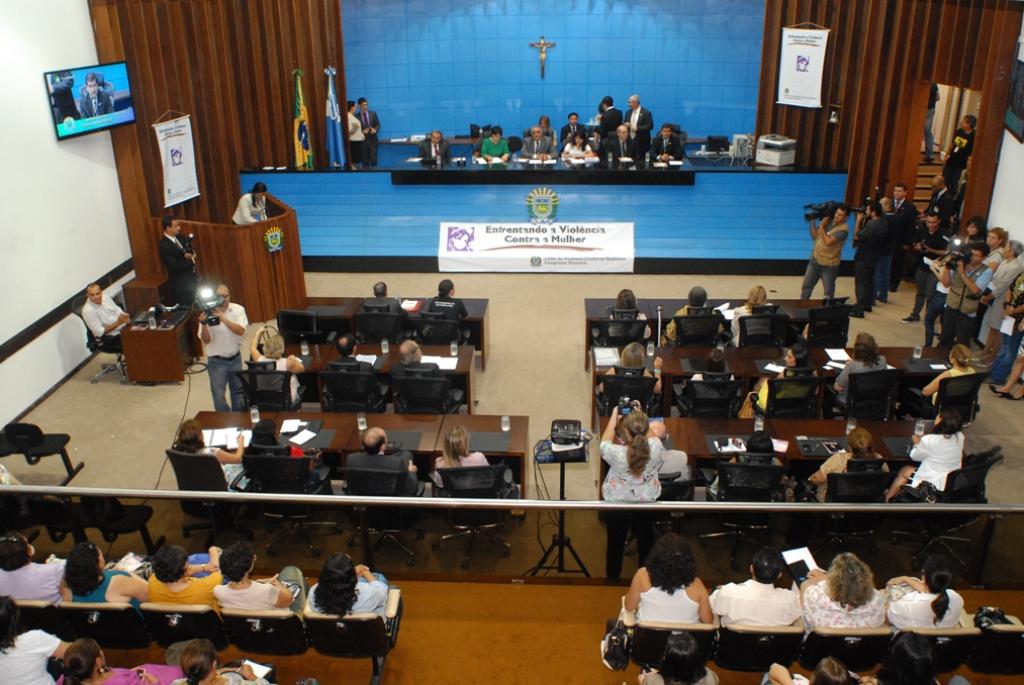 Imagem: CMPI da Violência contra a Mulher realizou audiência na AL no dia 13 de novembro.