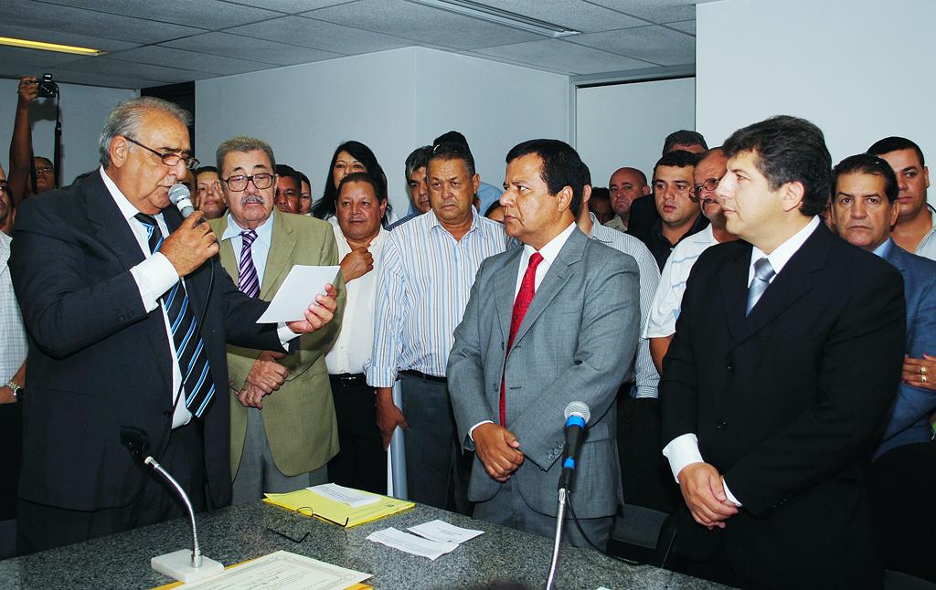 Imagem: Deputado Jerson Domingos, presidente da ALMS, empossa Amarildo Cruz e Lidio Lopes.