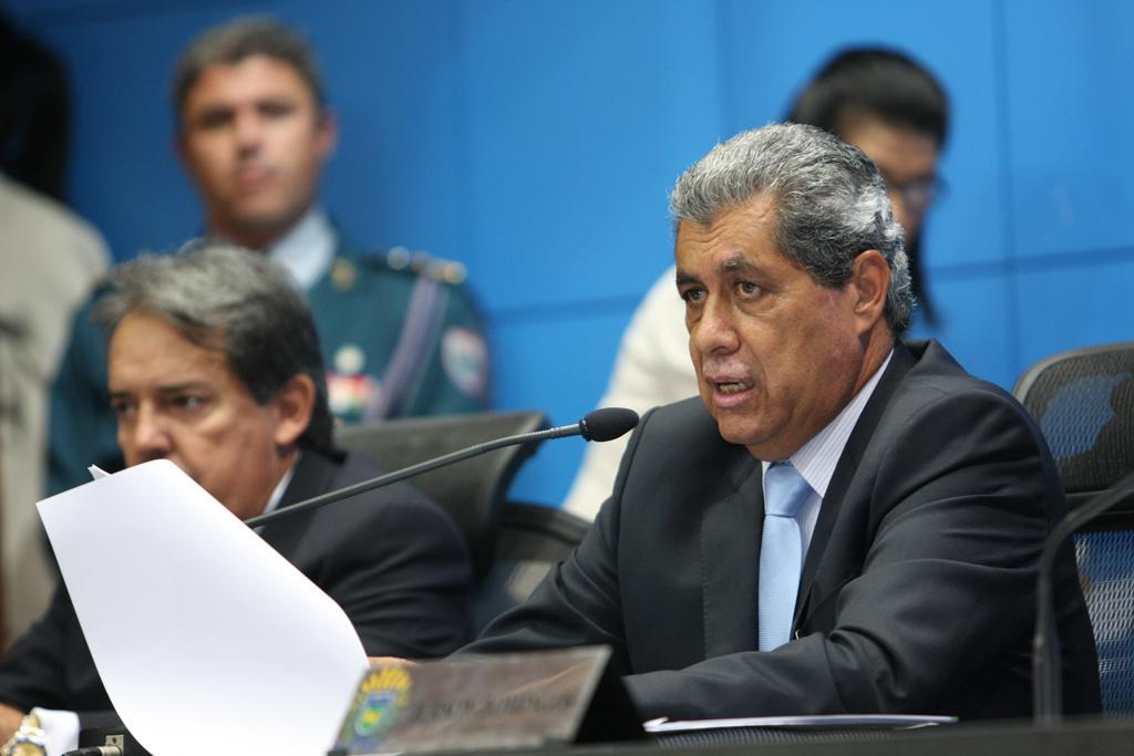 Imagem: Governador André Puccinelli leu mensagem durante primeira sessão do ano na Assembleia Legislativa.