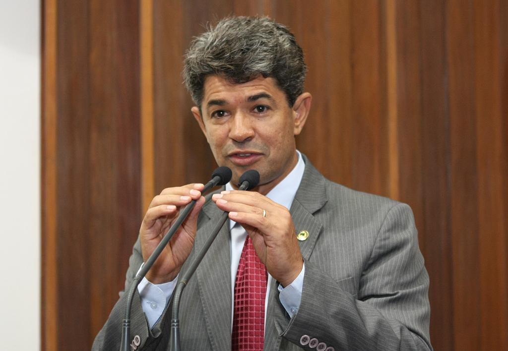 Imagem: Professor Rinaldo comentou a licença do senador Antonio Russo e sua substituição por Ruben Figueiró.