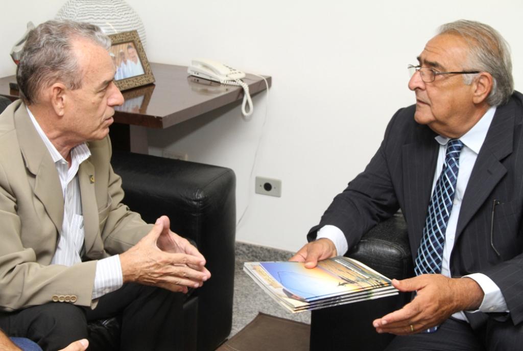 Imagem: Luiz David Figueiró e deputado Jerson Domingos.