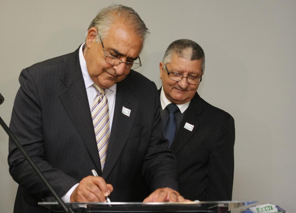 Imagem: Presidente Jerson Domingos assinou acordo com o Tribunal Regional do Trabalho.