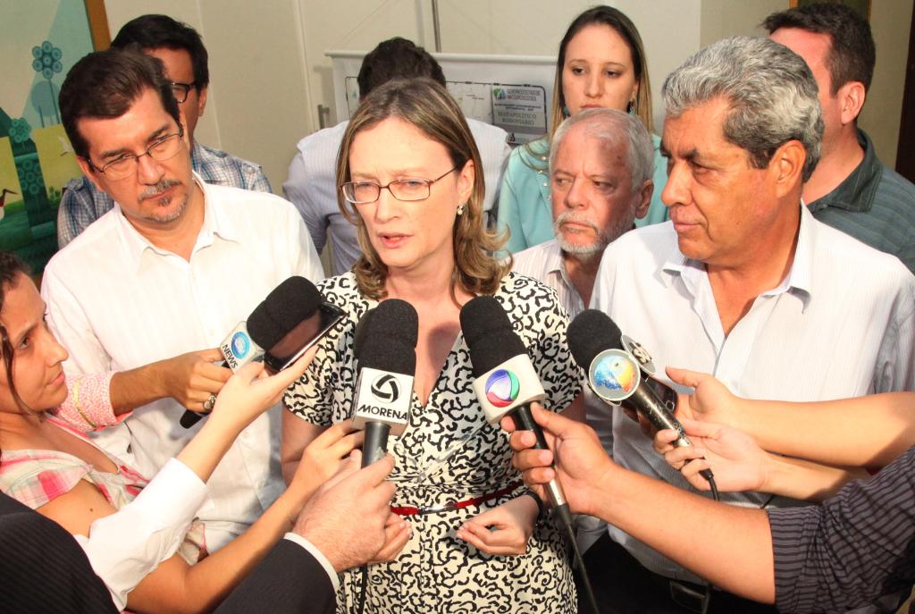 Imagem: Deputado Pedro Kemp, ministra dos Direitos Humanos, Maria do Rosário, e o governador André Puccinelli durante coletiva.