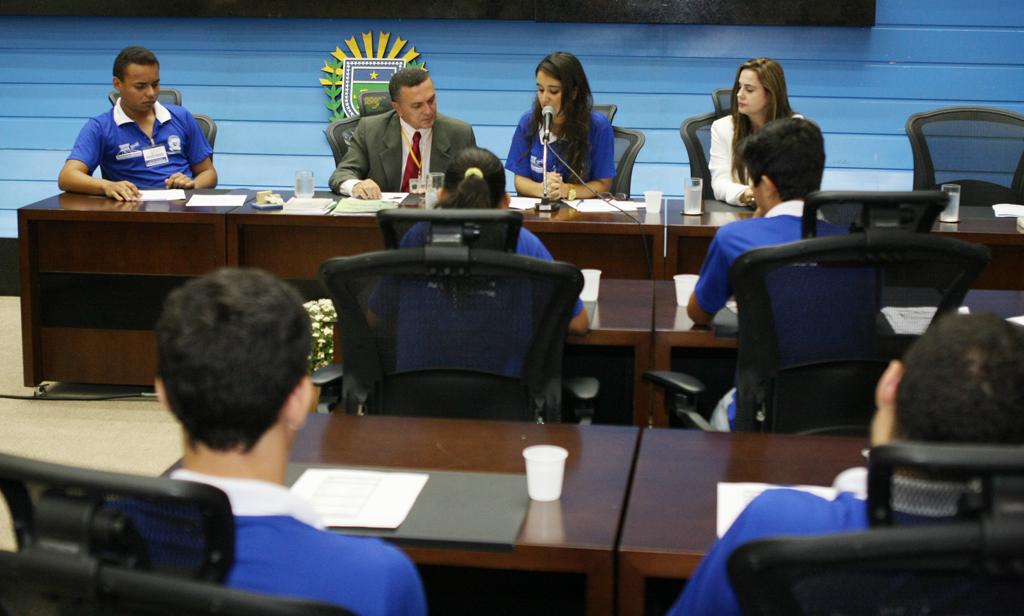 Imagem: 1ª sessão do Parlamento Jovem foi realizada no plenário Júlio Maia.