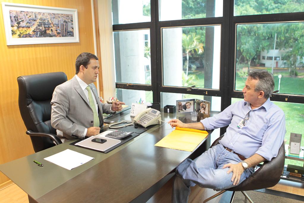 Imagem: Deputado Marcio Fernandes recebe prefeito de Água Clara