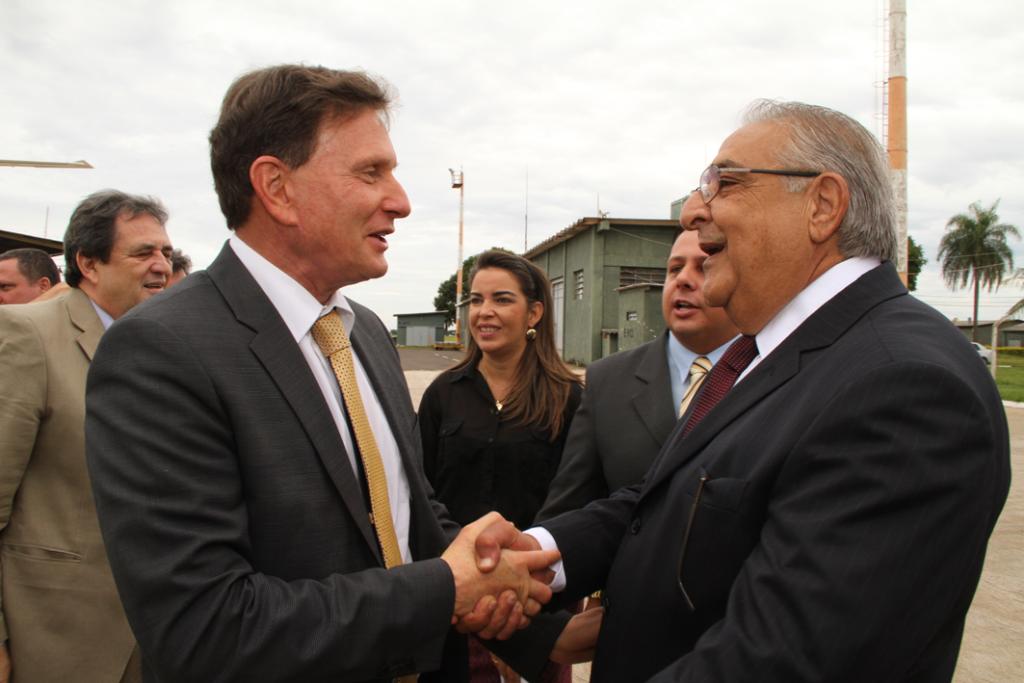 Imagem: Ministro Marcelo Crivella foi recebido na Base Aérea pelo presidente da Assembleia, deputado Jerson Domingos.