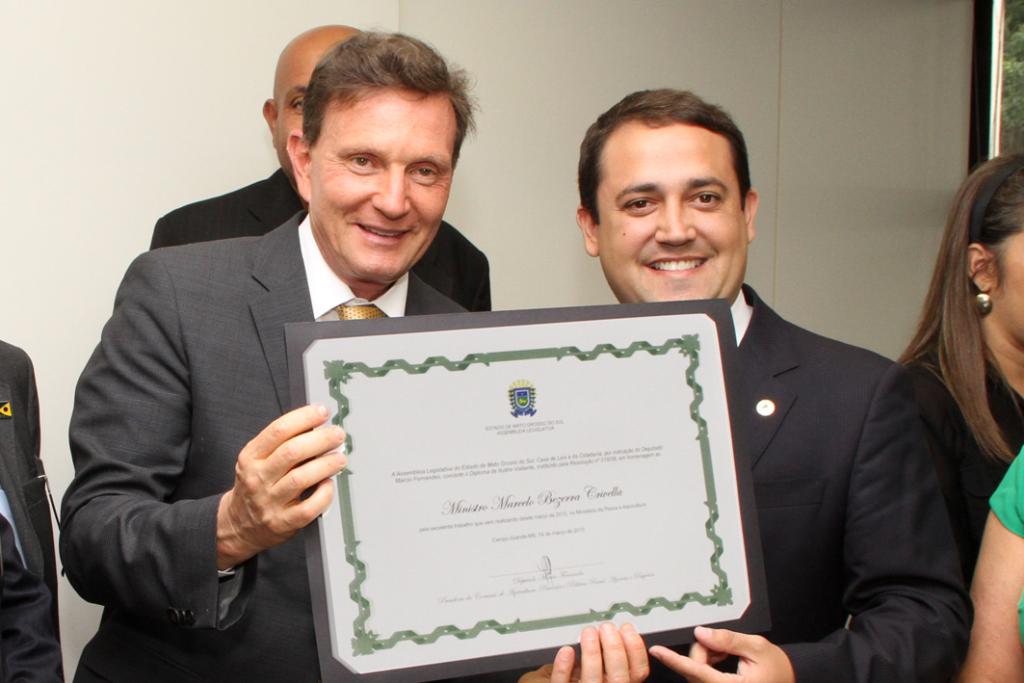 Imagem: Crivella recebe Diploma de Ilustre Visitante