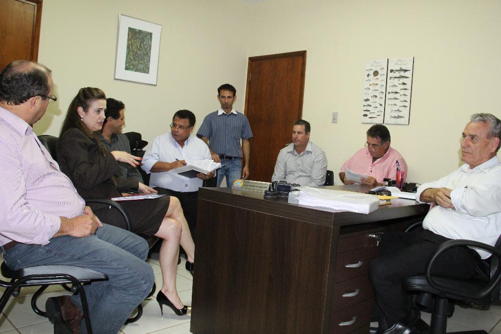 Imagem: Mara Caseiro comanda reunião na superintendência da Pesca de MS