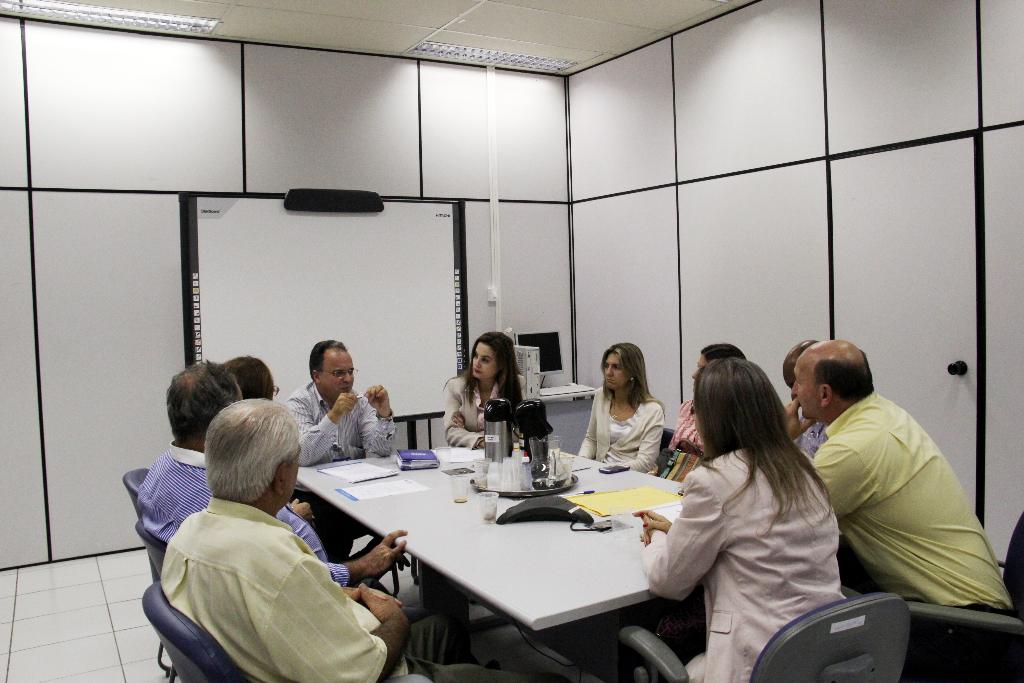 Imagem: Mara Caseiro e lideranças de Eldorado estiveram na sede da Caixa Econômica pedindo instalação de agência em Eldorado