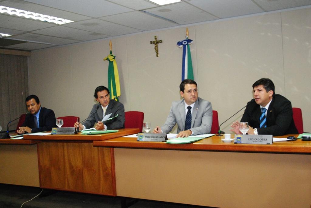 Imagem: Deputados integrantes da CCJR analisam constitucionalidade dos projetos que tramitam na Casa.