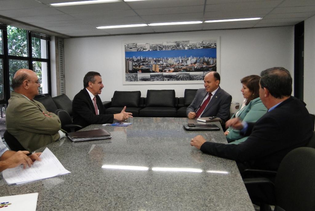 Imagem: Em reunião da Comissão de Turismo e Indústria da ALMS, ficou decidido que os 2 deputados viajarão à Espanha em missão oficial.