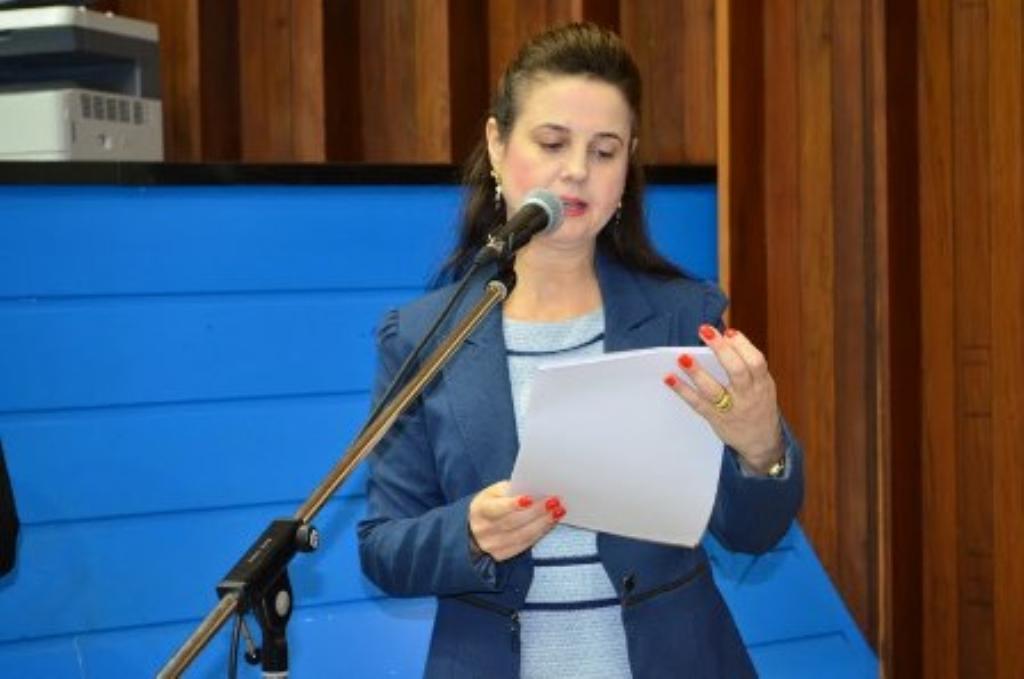 Imagem: Deputada Mara Caseiro pede recursos para quadra de esportes