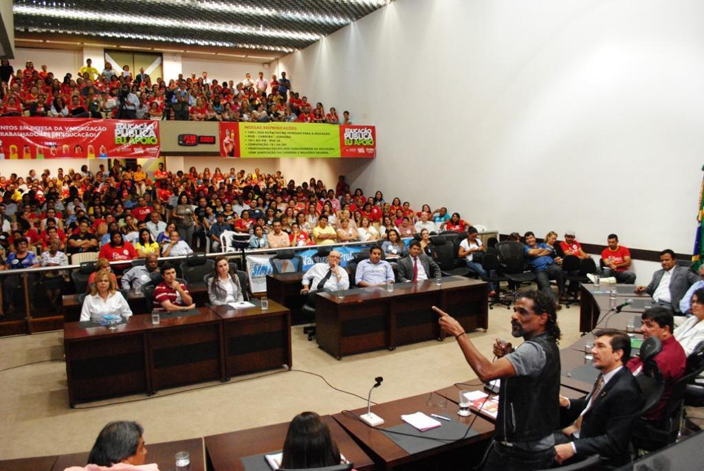 Imagem: Audiência abre debate sobre luta dos professores da rede pública. 