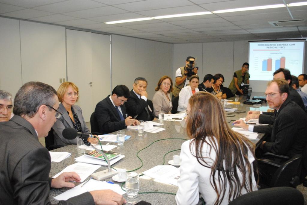 Imagem: Deputado Paulo Corrêa conduziu reunião sobre a prestação de contas dos três Poderes. 