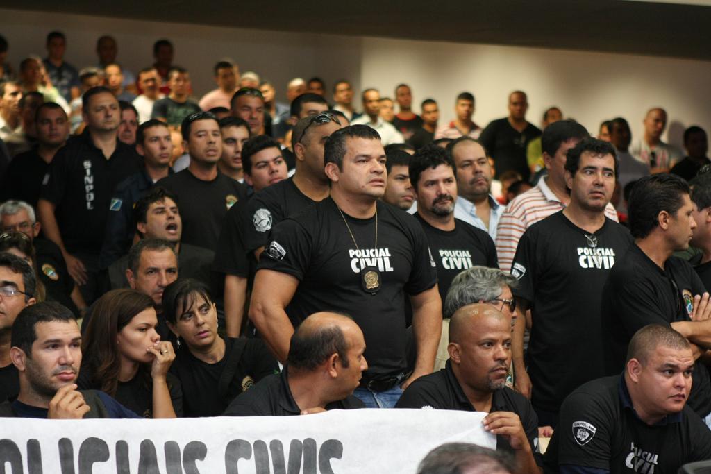 Imagem: Policiais lotaram a Assembleia Legislativa nesta terça-feira.