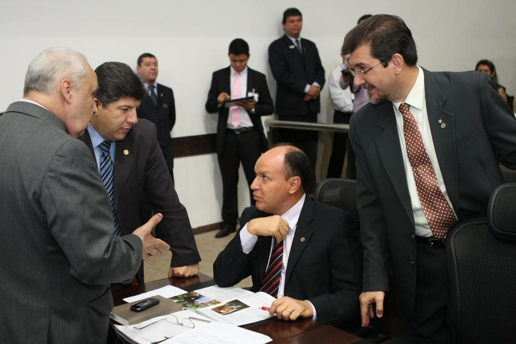 Imagem: Projeto de reajuste foi aprovado pelos deputados na sessão desta quarta-feira.