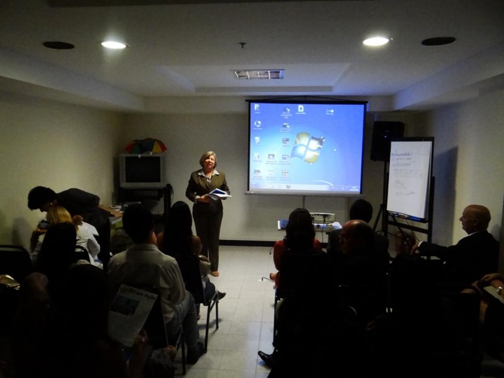 Imagem: Marlene Figueira, diretora de Recursos Humanos da ALMS, durante palestra em evento em Recife.