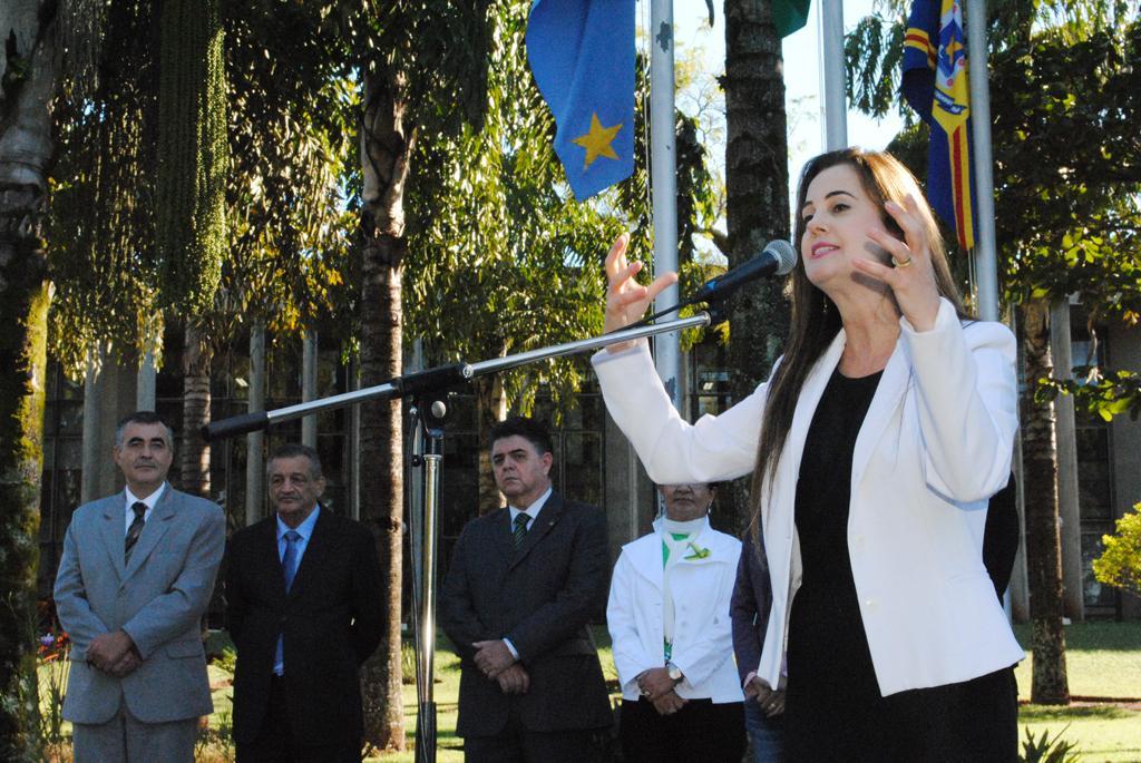 Imagem: Hasteamento das bandeiras foi feito em frente à Assembleia Legislativa.