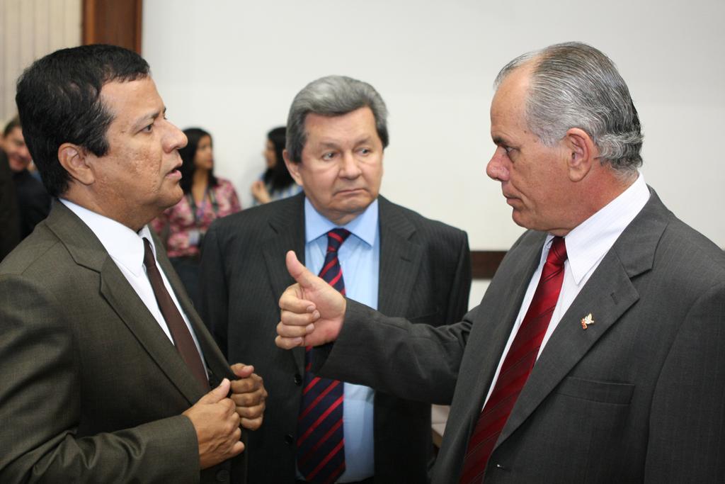 Imagem: Deputados Amarildo Cruz, Onevan de Matos e Lauro Davi são, respectivamente, presidente, membro e vice-presidente da CPI.