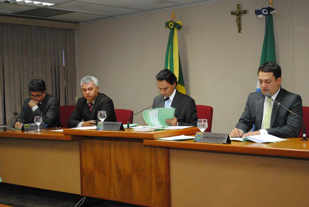 Imagem: Parlamentares apresentam pareceres à matérias em tramitação na AL.