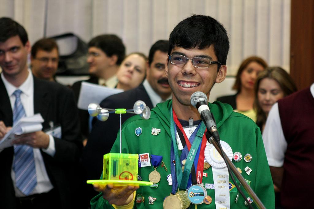 Imagem: Gabriel contou que intenção era criar solução simples para diminuir número de casos de dengue e agora invenção está em processo de registro de patente