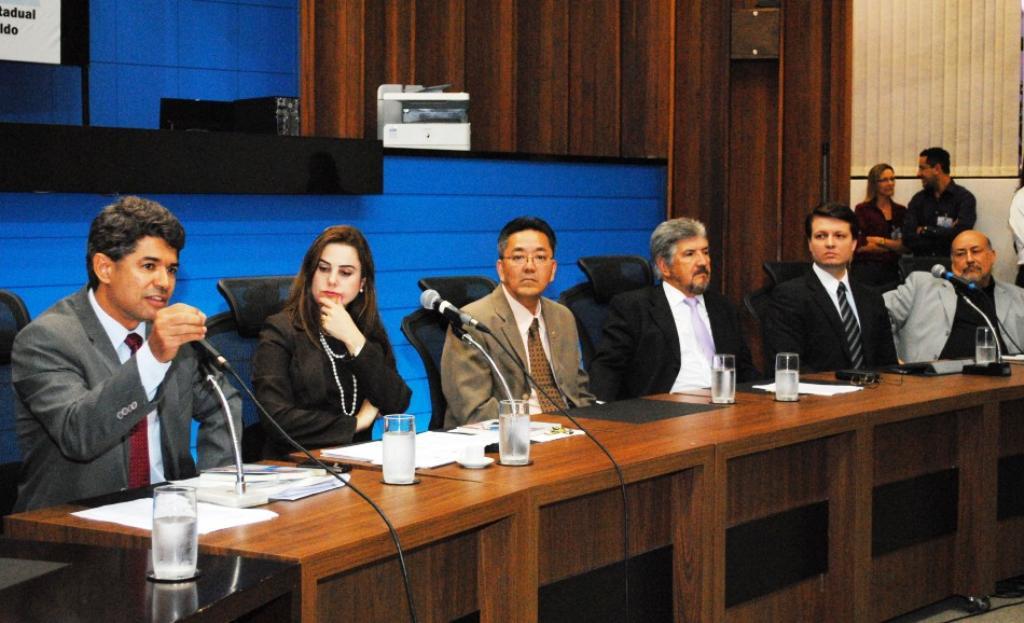 Imagem: Autoridades debatem a diminuição da maioridade penal e ingresso de adolescentes no mercado de trabalho.