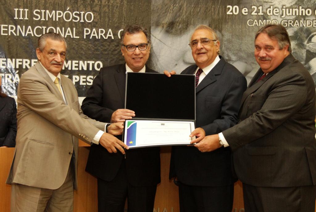 Imagem: Presidente do TJMS, desembargador Joenildo de Sousa Chaves; conselheiro do CNJ, Ney José de Freitas; presidente da ALMS, deputado Jerson Domingos e de