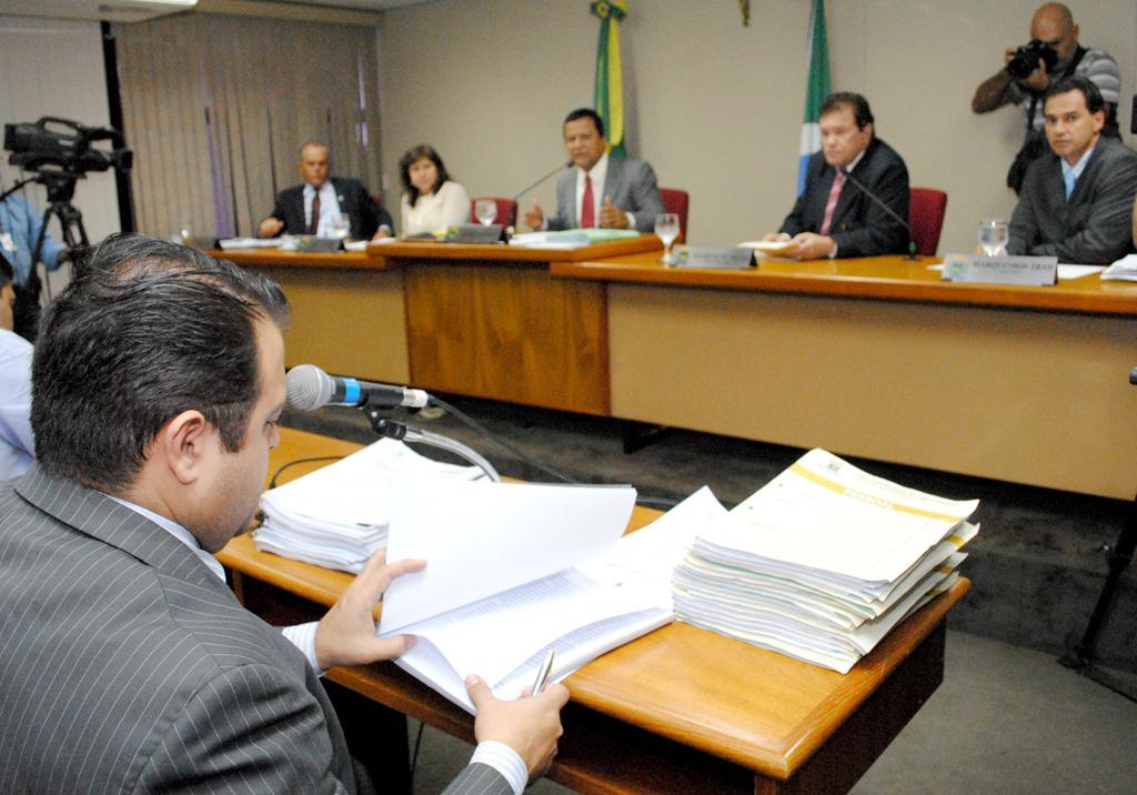 Imagem: Secretário de saúde de Campo Grande presta esclarecimentos à CPI.