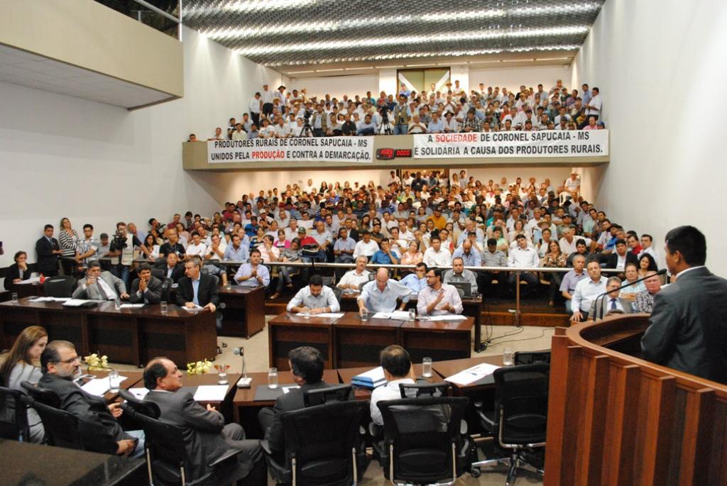 Imagem: Audiência pública que discutiu demarcações de terras em MS lotou plenário no dia 27 de maio.