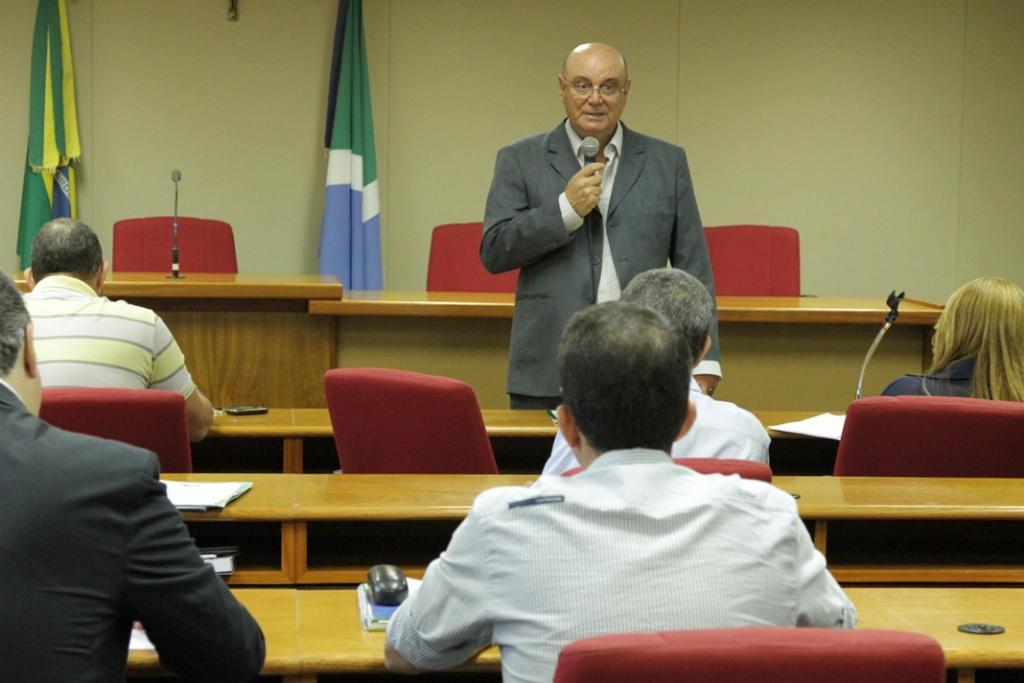 Imagem: Tetila participa de debate sobre projeto que disciplina o uso da vinhaça em MS.