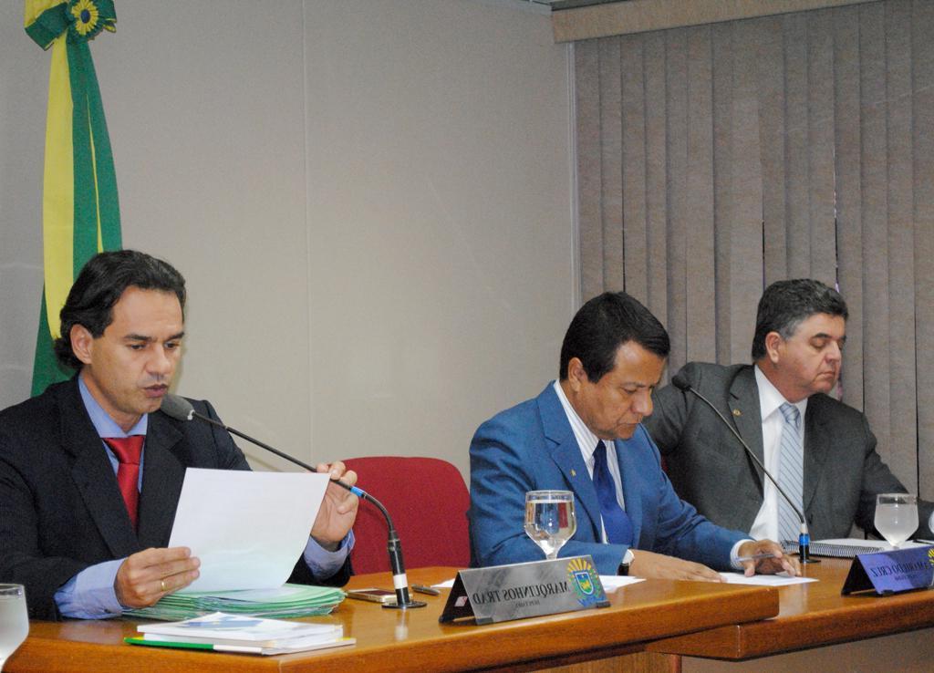 Imagem: Reunião da CCJR acontece todas as terças-feiras no plenarinho Nelito Câmara.