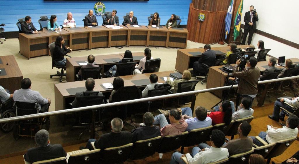 Imagem: Evento realizado no plenário da Casa de Leis reuniu dezenas de pessoas.